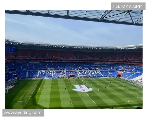 昔日球场传奇今朝渐老 梦回绿茵的足球老将情怀与转型之路