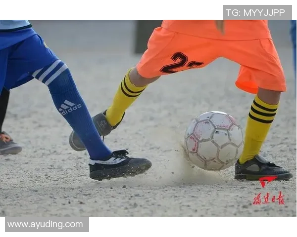 聚焦足球星腿展现力量与速度揭示绿茵场上独特运动美感