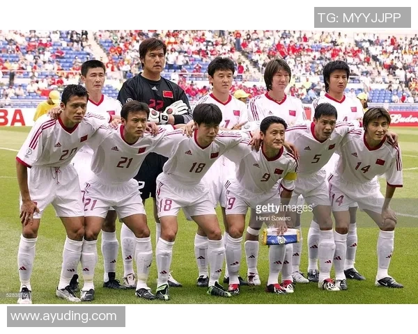 足球巨星亲笔签名物料珍藏揭秘粉丝追捧的独家荣耀见证